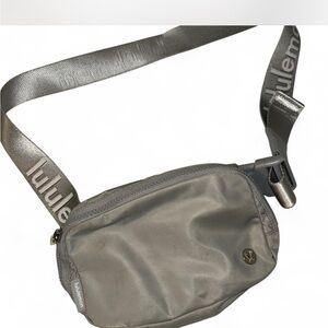 lululemon athletica Gray Belt Bag Modern Design